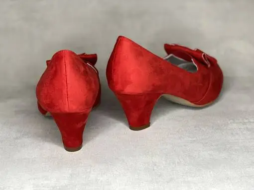 Chantana Red Rusettikoristeinen Avokas 5 Chantana Red Rusettikoristeinen Avokas - Image 5