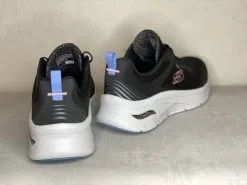 Skechers 149685 Arch Fit D'Lux 8 Skechers 149685 Arch Fit D'Lux -Korkokengät boutique tuotesivu Skechers149685ArchFitDLux 149685BKMT b3b88f098db817111fd49e07a07633e1 4